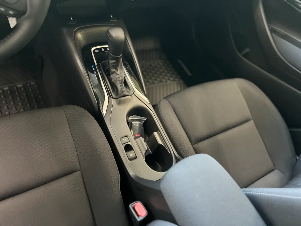 2023 toyota corolla hybrid le white 10